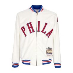 Strzelecka bluza dresowa Philadelphia 76ers Authentic Wilt Chamberlain 1966/67. Białe bluzy Mitchell & Ness, bez wzorów, z dresówki, bez kaptura. Za 954.50 zł.