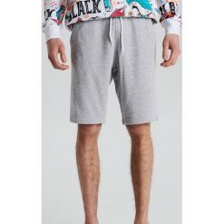 Dresowe szorty basic - Jasny szary. Krótkie spodenki sportowe marki Cropp. Za 49.99 zł.