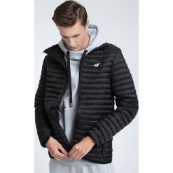 Kurtka puchowa męska KUM003 - głęboka czerń. Kurtki marki 4F. W wyprzedaży za 249.99 zł.