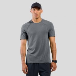 Koszulka z krótkim rękawem męska Odlo ESSENTIAL SEAMLESS T-shirt crew neck s/s. Szare bielizna termoaktywna ODLO, na lato, m, bez wzorów, z materiału, bez ramiączek, do biegania. Za 219.99 zł.
