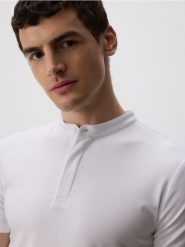 Koszula polo slim fit - biały. Białe koszule Reserved, l, bez wzorów, z dzianiny, bez kołnierzyka, bez ramiączek. Za 89.99 zł.