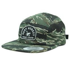 Czapka 5-panelowa - Płaski daszek - Jockey / Rozmiar uniwersalny (Kamuflaż). Brązowe czapki z daszkiem SURF MONKEY, bez wzorów. Za 179.95 zł.