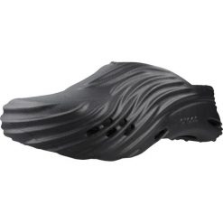 Sandały CROCS 210521C Czarny. Czarne sandały Crocs, z gumy, bez zapięcia. Za 315.99 zł.