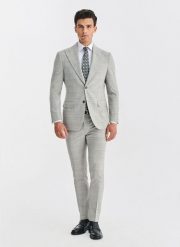 PAKO LORENTE – Szary garnitur męski w kratkę. Szare garnitury Pako Lorente, m, bez wzorów, z elastanu. Za 1,399.98 zł.