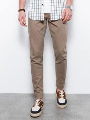 Spodnie męskie chinosy SLIM FIT - ciemnobeżowe V9. Brązowe eleganckie spodnie Ombre Clothing, na co dzień, m, z bawełny. W wyprzedaży za 69.99 zł.