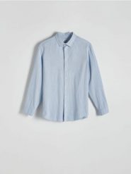 Bawełniana koszula regular fit - jasnoniebieski. Niebieskie koszule Reserved, l, bez wzorów, z bawełny, bez kołnierzyka, bez ramiączek. Za 139.99 zł.