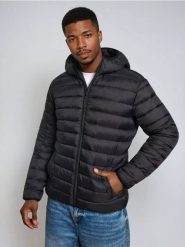 Puchowa kurtka z kapturem - czarny. Czarne kurtki Sinsay, l, bez wzorów, z puchu, z kapturem. Za 89.99 zł.