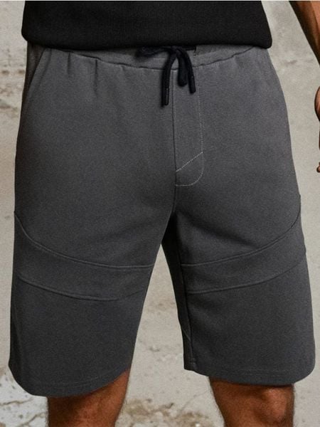 Szorty jogger - czarny. Czarne krótkie spodenki sportowe Sinsay, l, bez wzorów. W wyprzedaży za 19.99 zł.