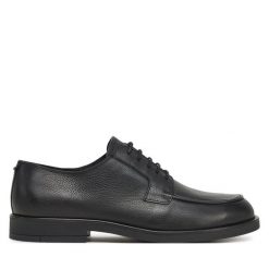Półbuty Calvin Klein. Czarne eleganckie półbuty CALVIN KLEIN, bez wzorów, bez obcasa, bez zapięcia. Za 599.99 zł.