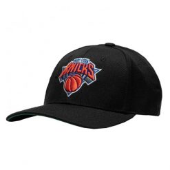 Mitchell & Ness czapka z daszkiem NBA New York Knicks czarna. Czarne czapki z daszkiem Mitchell & Ness, bez wzorów. Za 149.00 zł.