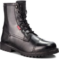 Kozaki LEVI'S - 228741-700-59 Regular Black. Czarne kozaki Levi's®, bez wzorów, z materiału, bez obcasa, bez zapięcia. W wyprzedaży za 329.00 zł.