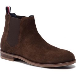 Sztyblety TOMMY HILFIGER - Dress Casual Suede Chelsea FM0FM02212 Coffee Bean 212. Sztyblety marki Tommy Hilfiger. W wyprzedaży za 519.00 zł.