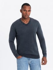 Washowany sweter męski z dekoltem w serek - granatowy V2 - Rozmiar: M. Niebieskie swetry nierozpinane Ombre Clothing, m, bez wzorów, z bawełny, bez kołnierzyka, bez ramiączek. W wyprzedaży za 59.99 zł.