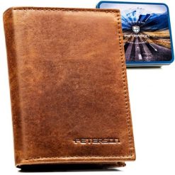 Pionowy, jasnobrązowy portfel męski ze skóry naturalnej wyposażony w system RFID - Peterson. Brązowe portfele Peterson, bez wzorów, ze skóry. Za 59.99 zł.