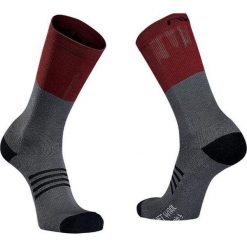 Skarpety rowerowe NORTHWAVE EXTREME PRO HIGH SOCK czarne. Czarne skarpety Northwave, bez wzorów. Za 79.99 zł.