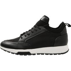 Calvin Klein KARTER Sneakersy niskie black. Buty sportowe casual marki CALVIN KLEIN. Za 769.00 zł.