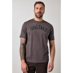 Męska T-shirt fitness nadruk na piersi rękaw 1/2 do rozm. 7 XL. Brązowe bluzki z długim rękawem JAY-PI, m, bez wzorów, z bawełny, bez kołnierzyka, bez ramiączek. Za 139.99 zł.