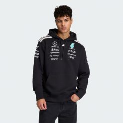 Bluza z kapturem MERCEDES-AMG PETRONAS FORMULA 1 TEAM DRIVER. Czarne bluzy Adidas, z aplikacjami, z kapturem. Za 529.00 zł.