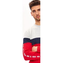 BLUZA MULTIKOLOROWA Z TAŚMAMI. Bluzy marki TOP SECRET. W wyprzedaży za 59.99 zł.