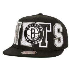 Czapka z daszkiem do koszykówki Mitchell & Ness Brooklyn Nets czarna. Czarne czapki z daszkiem Mitchell & Ness, bez wzorów, z materiału. Za 159.00 zł.