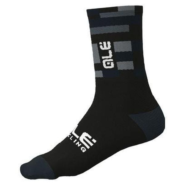 Skarpetki rowerowe Alé Cycling Match Q-Skin. Czarne skarpety ALÉ CYCLING, bez wzorów. W wyprzedaży za 52.99 zł.