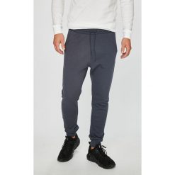 Only & Sons - Spodnie. Spodnie materiałowe marki Only & Sons. W wyprzedaży za 79.90 zł.
