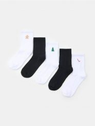 Skarpetki z motywem świątecznym 5 pack - wielobarwny. Skarpety Sinsay, bez wzorów. Za 19.99 zł.