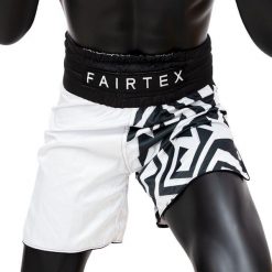 Fairtex Spodenki Bokserskie BT2003 Monochrome. Białe szorty FAIRTEX, s, bez wzorów, sportowe. Za 279.00 zł.