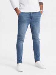 Spodnie męskie jeansowe CARROT FIT - niebieskie V1. Niebieskie eleganckie spodnie Ombre Clothing, m, z bawełny. W wyprzedaży za 69.99 zł.