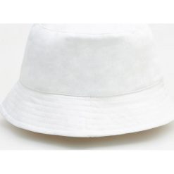 Kapelusz bucket hat - Biały. Kapelusze marki Reserved. Za 49.99 zł.