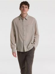 Bawełniana koszula comfort fit - beżowy. Brązowe koszule Reserved, l, bez wzorów, z bawełny, bez kołnierzyka, bez ramiączek. W wyprzedaży za 79.99 zł.