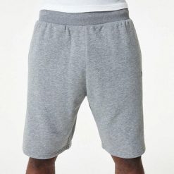 Szorty New Era Essentials. Szare krótkie spodenki sportowe New Era, l, bez wzorów, z materiału. Za 236.50 zł.
