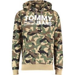 Tommy Jeans Bluza z kapturem camo print. Bluzy marki Tommy Jeans. W wyprzedaży za 356.30 zł.