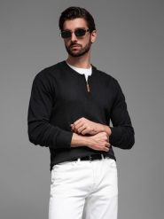 Męski sweter z wiskozą i rozpinanym dekoltem – czarny V2 OM-SWZS-0124 - XXL. Czarne swetry nierozpinane Ombre Clothing, l, z aplikacjami, z dzianiny, bez kołnierzyka, bez ramiączek. Za 113.99 zł.