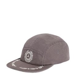 CZAPKA MERCEDES - AMG PETRONAS FORMULA 1 TEAM SILVER ARROWS FLAT. Szare czapki z daszkiem Adidas, bez wzorów, z bawełny. Za 199.00 zł.