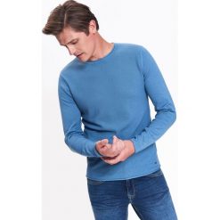 SWETER MĘSKI Z FAKTURĄ. Niebieskie golfy TOP SECRET, na jesień, l, bez wzorów, z dzianiny, bez kołnierzyka, bez ramiączek. W wyprzedaży za 39.99 zł.