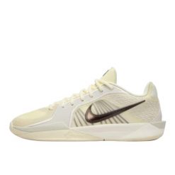 Nike Sabrina 2 Relentless. Białe buty do koszykówki Nike, bez zapięcia, do koszykówki. Za 1,412.67 zł.