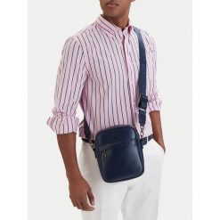 Saszetka Beverly Hills Polo Club. Niebieskie saszetki i nerki Beverly Hills Polo Club, bez wzorów, małe, bez dodatków. Za 149.99 zł.