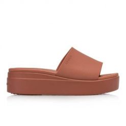 Klapki Dla Dorosłych Crocs Brooklyn Slide. Brązowe klapki Crocs, z materiału. Za 181.99 zł.