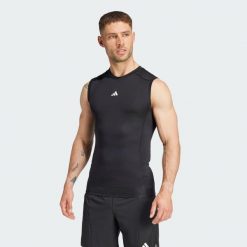 Kompresyjna koszulka treningowa bez rękawów TECHFIT. Czarne bezrękawniki Adidas, bez wzorów, z materiału, bez kołnierzyka, bez ramiączek. Za 211.00 zł.