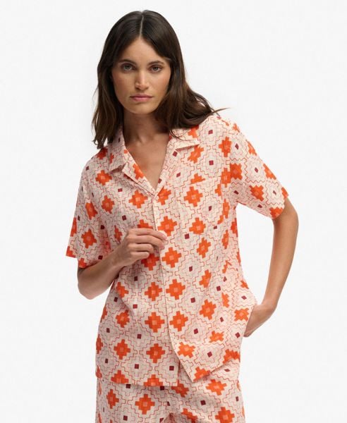 Superdry Krótka koszula Beach w nadruk - Relaxed fit. Brązowe koszule Superdry, na lato, z aplikacjami, z bawełny, bez kołnierzyka, bez ramiączek. Za 230.85 zł.