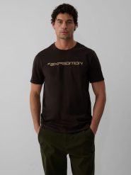 4F T-shirt regular z nadrukiem męski - brązowy S. Brązowe t-shirty 4F, m, bez wzorów, z bawełny, bez kołnierzyka, bez ramiączek. Za 69.99 zł.