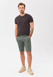 Klasyczne spodenki męskie, Regular Fit, P-LUIZ. Zielone szorty Volcano, l, bez wzorów, z bawełny, casualowe. Za 159.99 zł.