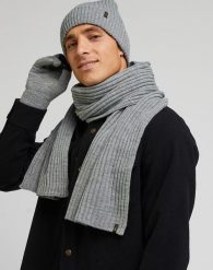 Męski zestaw zimowy LEE – czapka, szalik i rękawiczki szare (Grey XMAS Pack LP782137). Szare czapki zimowe Lee, bez wzorów, z dzianiny. Za 169.99 zł.