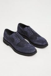 Półbuty męskie zamszowe derby CESARE CASADEI. Eleganckie półbuty CESARE CASADEI, bez wzorów, z zamszu, bez obcasa, bez zapięcia. W wyprzedaży za 1,427.32 zł.