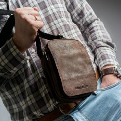 Saszetka Brødrene BL04 Ciemny Brązowy. Brązowe saszetki i nerki Brødrene, bez wzorów, ze skóry. Za 119.00 zł.