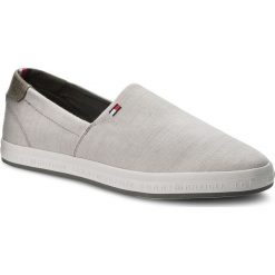 Tenisówki TOMMY HILFIGER - Essential Pique Denim Slip On FM0FM01380 Cobblestone 068. Trampki marki Tommy Hilfiger. W wyprzedaży za 219.00 zł.