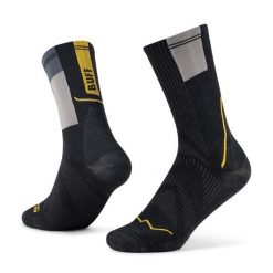 Skarpety biegowe Buff Coolnet Crew Sock CC. Szare skarpety Buff, bez wzorów, z elastanu. Za 103.39 zł.