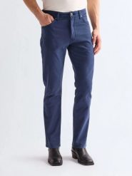 MESKIE SPODNIE WRANGLER LARSTON NAVY 112368492. Niebieskie spodnie materiałowe Wrangler, l, bez wzorów, z materiału. Za 189.99 zł.