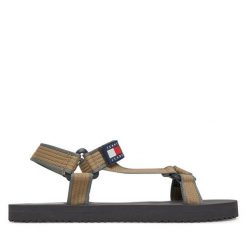 Sandały Tommy Jeans. Brązowe sandały Tommy Jeans, z jeansu, bez zapięcia. Za 139.99 zł.